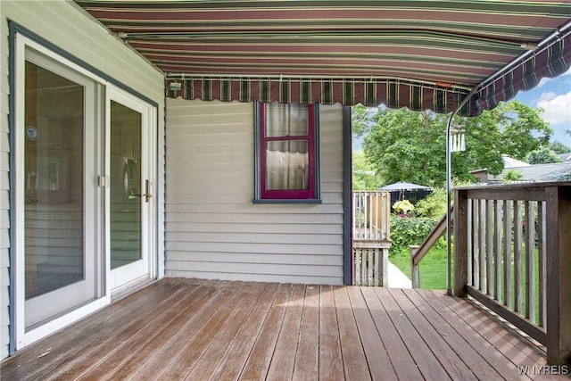 499 Breckenridge St, Buffalo, NY 14213 - view of wooden terrace