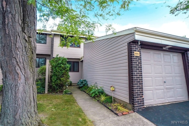 1104 Netherton Ct, Amherst, NY 14051 - view of side of home featuring a garage