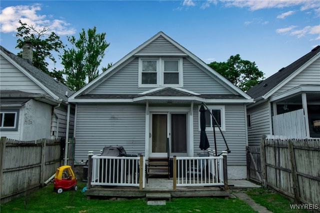 1007 87th St, Niagara Falls, NY 14304 - back of house with a fenced backyard