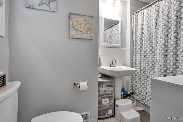 1007 87th St, Niagara Falls, NY 14304 - bathroom featuring toilet and a shower with shower curtain