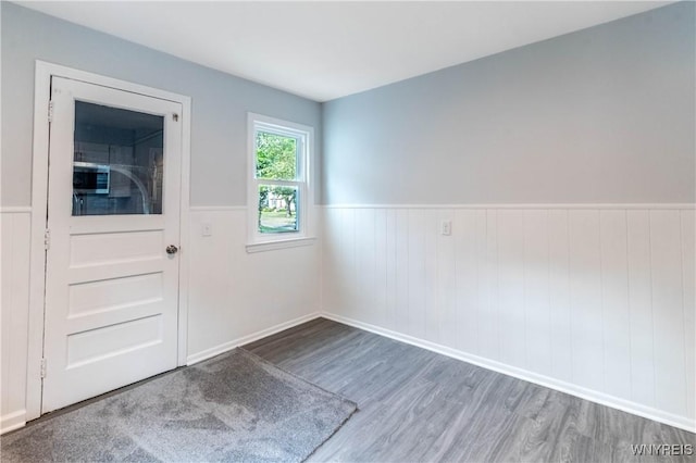 539 Windermere Blvd, Amherst, NY 14226 - unfurnished room featuring wood finished floors and a wainscoted wall