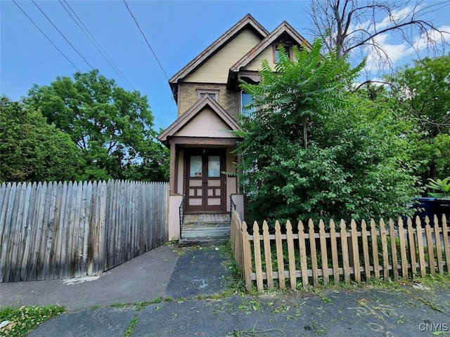 312 Richmond Ave Unit 314, Syracuse, NY 13204 - view of front of house featuring a fenced front yard