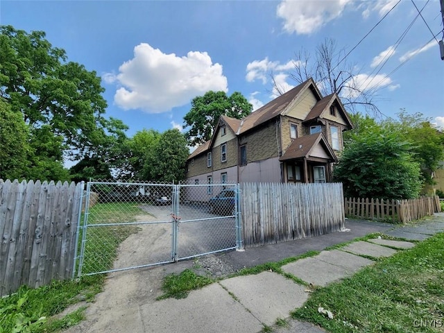 312 Richmond Ave Unit 314, Syracuse, NY 13204 - view of side of home featuring a gate