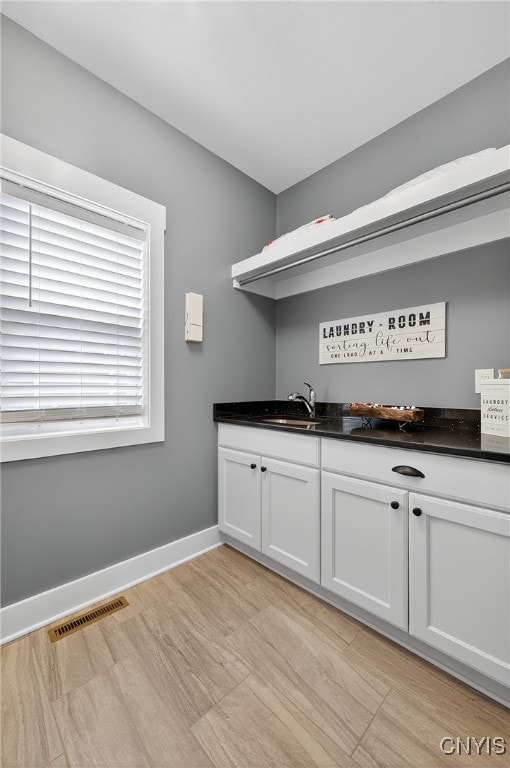 8873 Salvatore Ave, Lysander, NY 13027 - indoor wet bar with baseboards