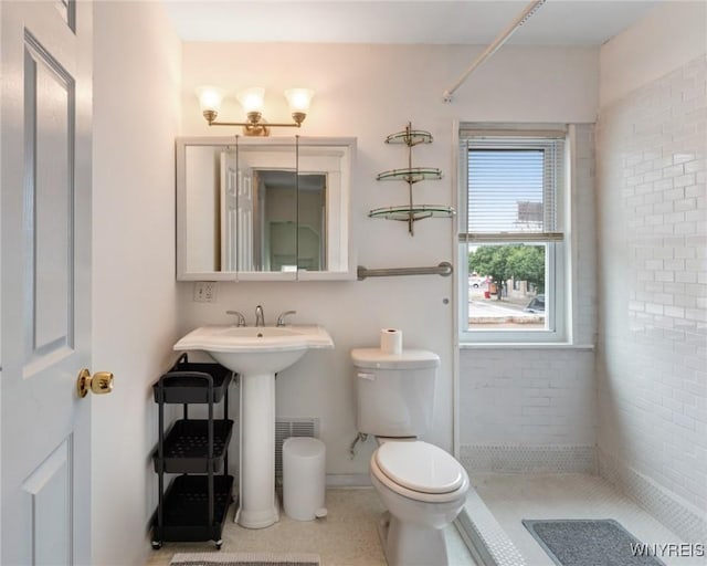1143 Kensington Ave, Buffalo, NY 14215 - full bath with tiled shower and toilet