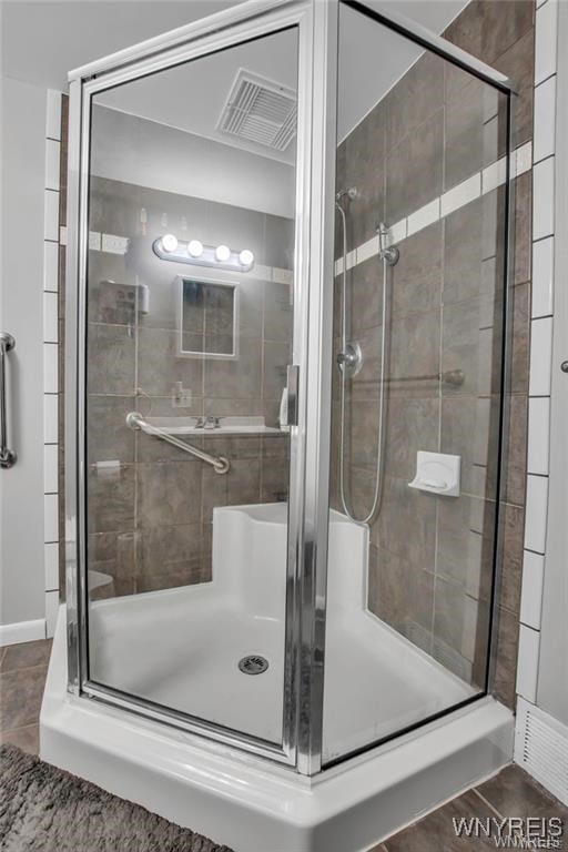 40 Remington Pl, Buffalo, NY 14210 - full bathroom featuring a stall shower
