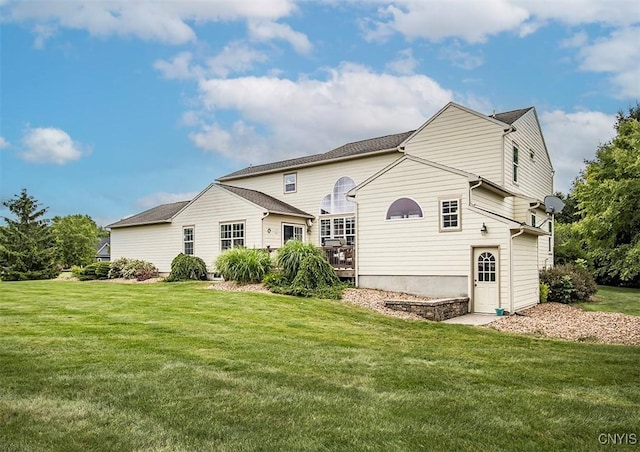 7991 Austrian Pine Cir, Pompey, NY 13104 - back of house featuring a lawn
