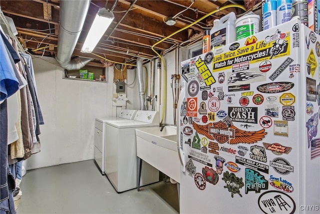 511 Drexler St, Salina, NY 13088 - laundry room featuring independent washer and dryer