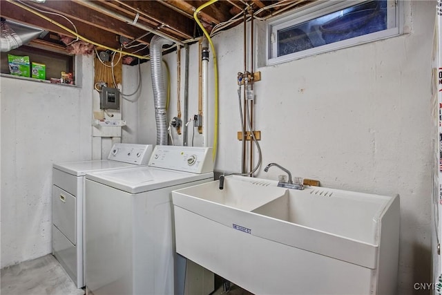511 Drexler St, Salina, NY 13088 - laundry area with washer and clothes dryer