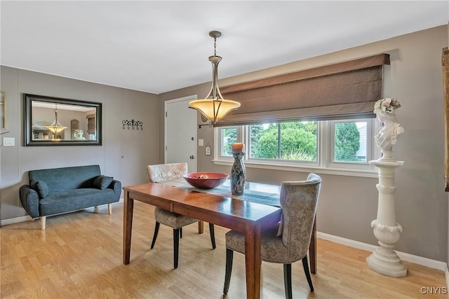 511 Drexler St, Salina, NY 13088 - dining area with light wood-style flooring and baseboards
