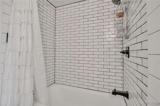 72 Old Lyme Dr Unit 3, Amherst, NY 14221 - full bathroom featuring shower / bath combo