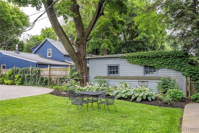 107 Oakland Pl Unit 1, Buffalo, NY 14222 - view of yard