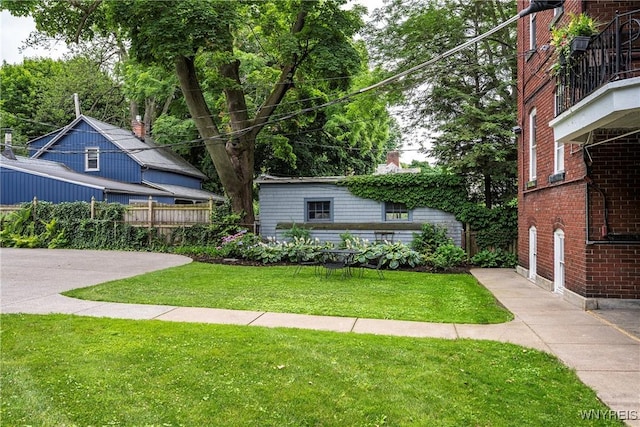 107 Oakland Pl Unit 1, Buffalo, NY 14222 - view of green lawn