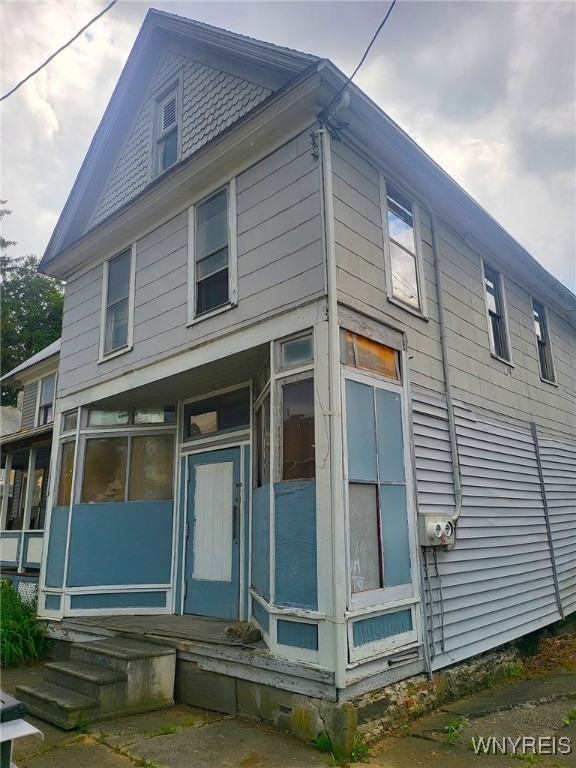 550 Spaulding St, Elmira City, NY 14904 - view of side of property with a sunroom
