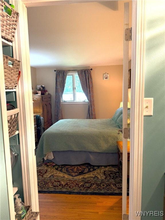653 S S Colony Rd, Grand Island, NY 14072 - bedroom featuring wood finished floors