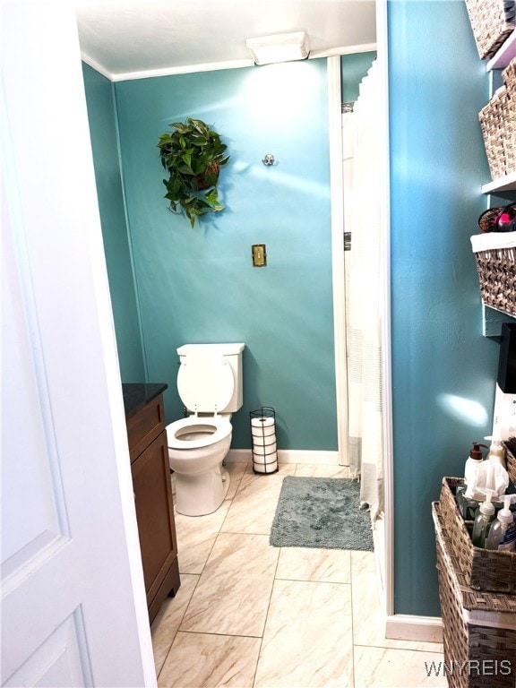 653 S S Colony Rd, Grand Island, NY 14072 - bathroom featuring a shower with curtain and vanity