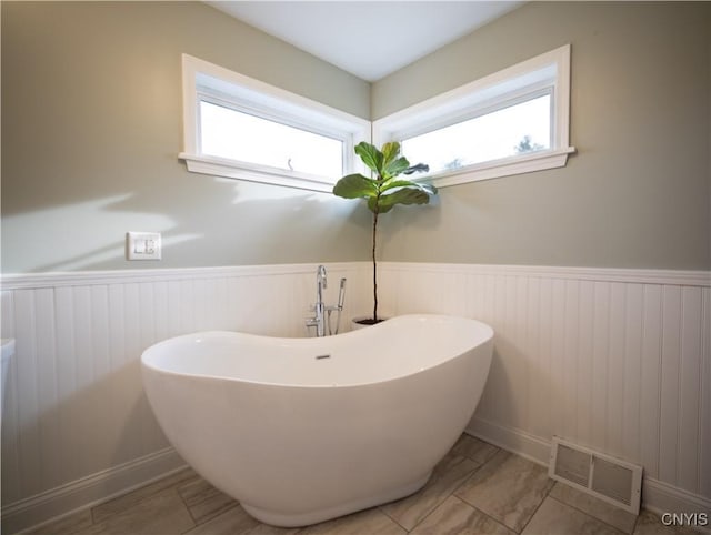 2480 Middle Rd, Oneida, NY 13421 - full bath with a soaking tub and wainscoting