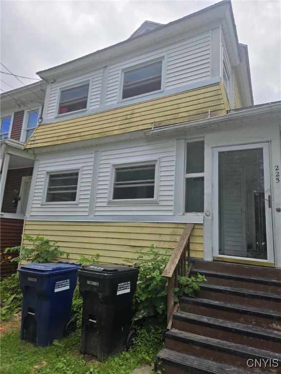 225 Lakeview Ave, Syracuse, NY 13204 - view of side of home with entry steps