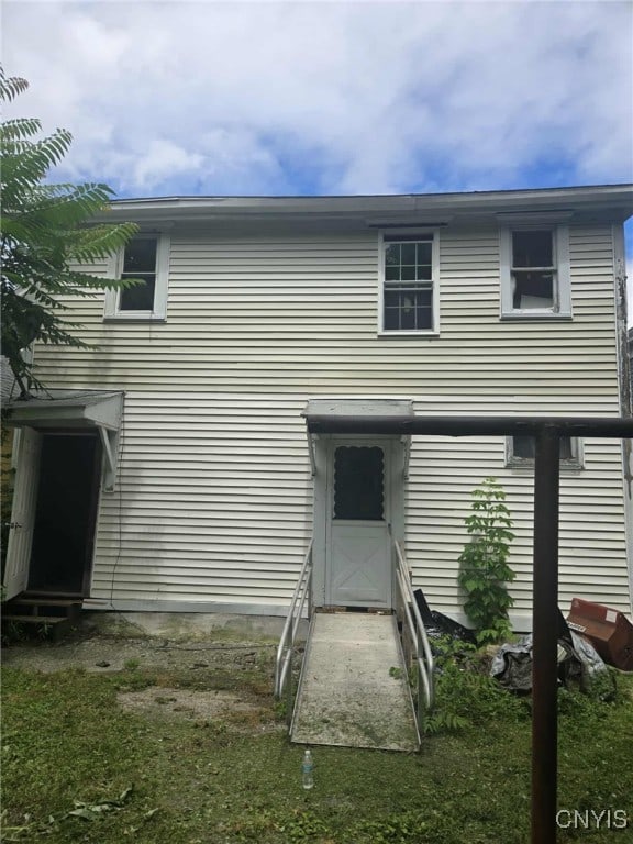223 Lakeview Ave, Syracuse, NY 13204 - rear view of house with entry steps