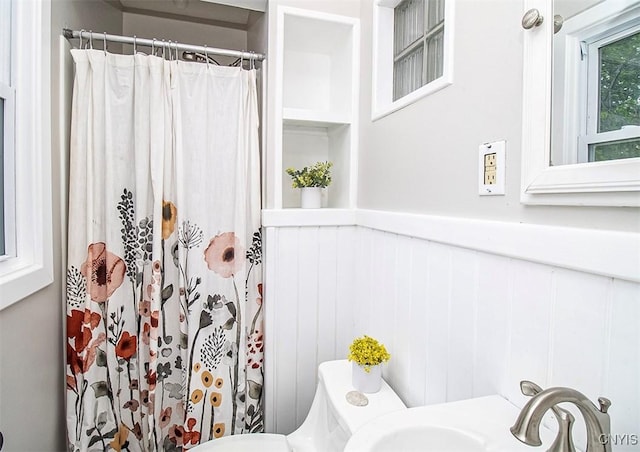112 Haverhill Dr, Dewitt, NY 13214 - full bath featuring curtained shower and a wainscoted wall