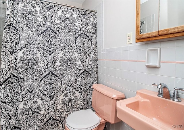 112 Haverhill Dr, Dewitt, NY 13214 - bathroom featuring tile walls and a shower with curtain