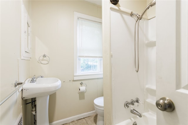 900-902 S Plymouth Ave, Rochester, NY 14608 - full bath with  shower combination and tile patterned flooring