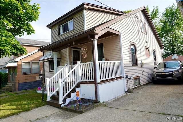104 Argus St, Buffalo, NY 14207 - view of front of home with a porch
