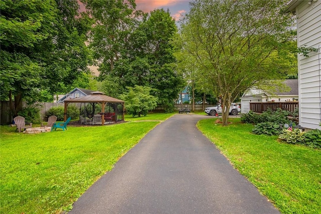 917 W Gray St, Elmira, NY 14905 - view of asphalt driveway