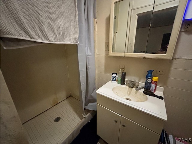 2369 State Route 5, Sullivan, NY 13037 - full bathroom with a stall shower and vanity