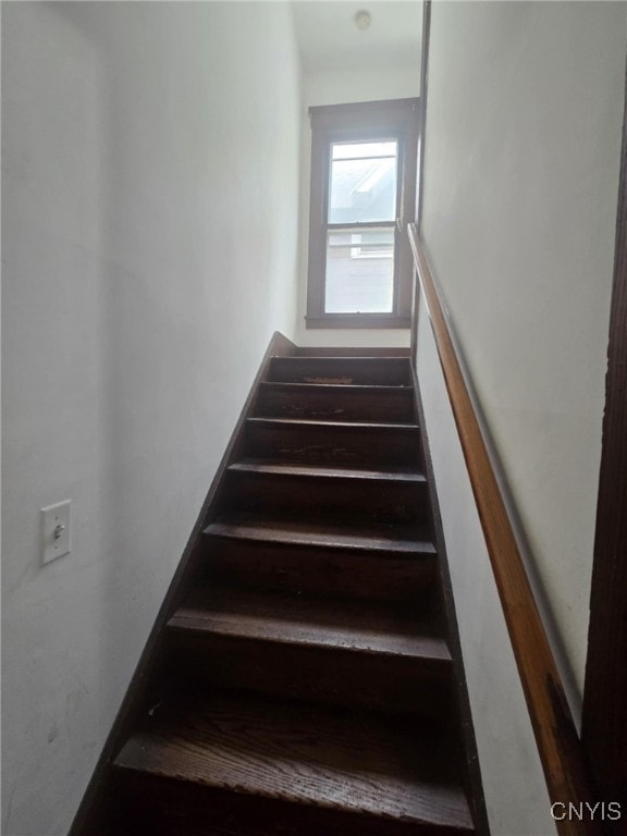826 Lancaster Ave, Syracuse, NY 13210 - view of stairs