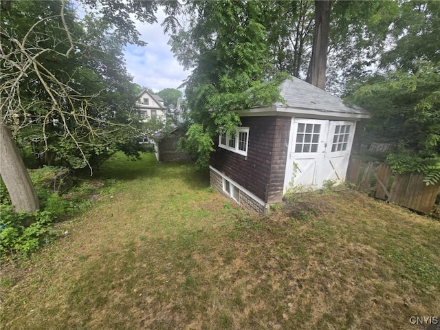 826 Lancaster Ave, Syracuse, NY 13210 - view of yard featuring a shed