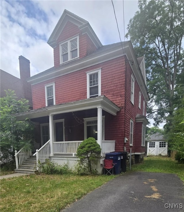 826 Lancaster Ave, Syracuse, NY 13210 - american foursquare style home with covered porch and an outdoor structure