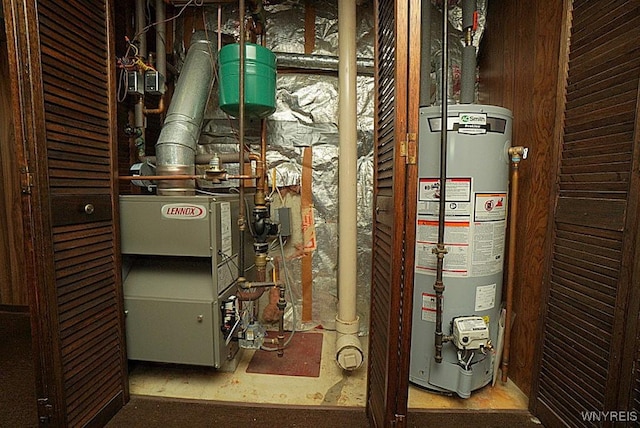 4 Windtree Ln, West Seneca, NY 14224 - utilities featuring gas water heater and a heating unit