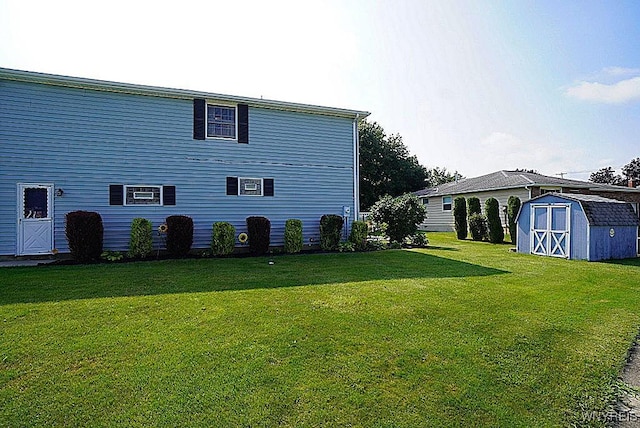 4 Windtree Ln, West Seneca, NY 14224 - view of home's exterior with a shed and a yard