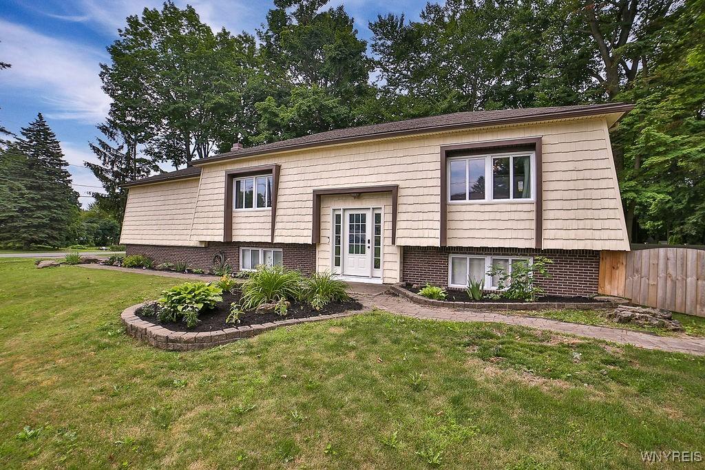 3300 Wildwood Dr, Niagara, NY 14304 - photo 1