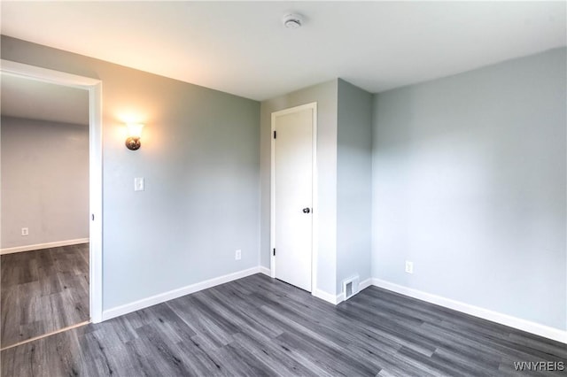 370 W W Girard Blvd, Tonawanda, NY 14217 - unfurnished room featuring dark wood-type flooring and a smoke detector