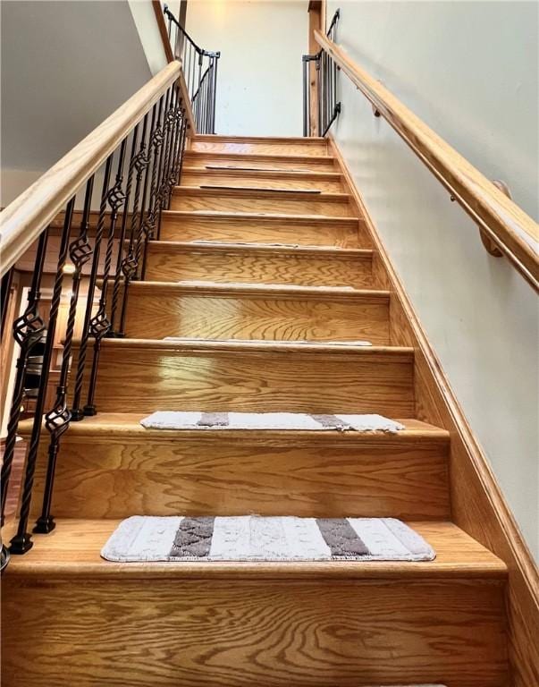 110 Mcmaster St, Bath, NY 14810 - view of staircase