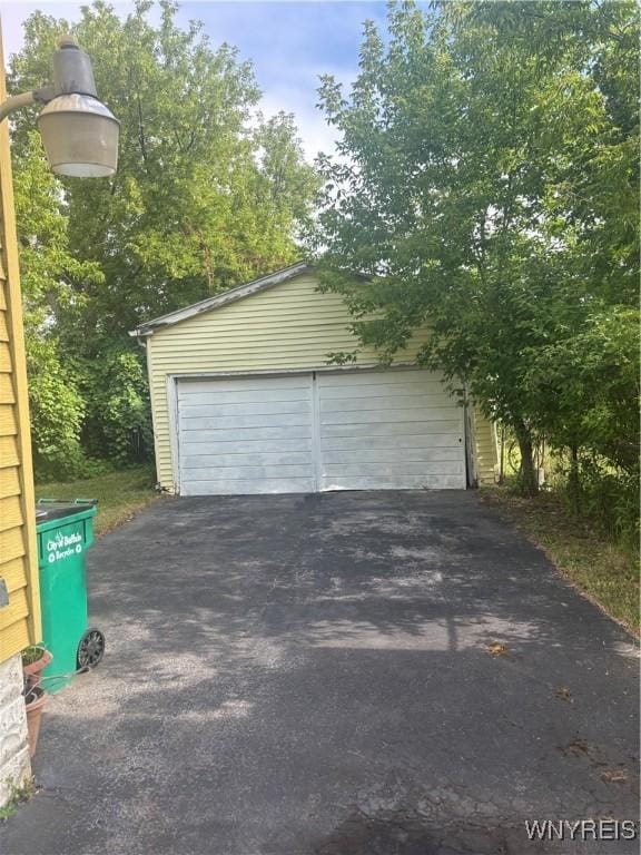 128 Arden Ave, Buffalo, NY 14215 - view of detached garage