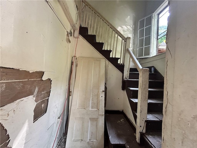 182 Parsells Ave, Rochester, NY 14609 - view of stairs