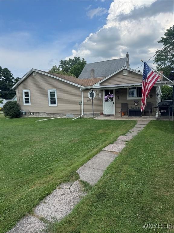 29 Church St, Royalton, NY 14105 - bungalow with a front yard and covered porch