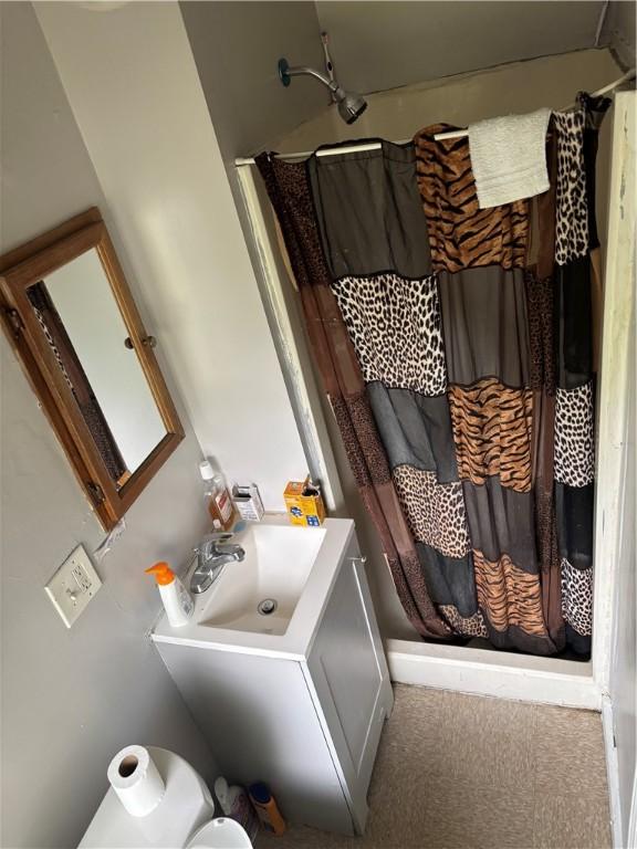 50 Saratoga Ave, Rochester, NY 14608 - full bathroom with a shower with shower curtain