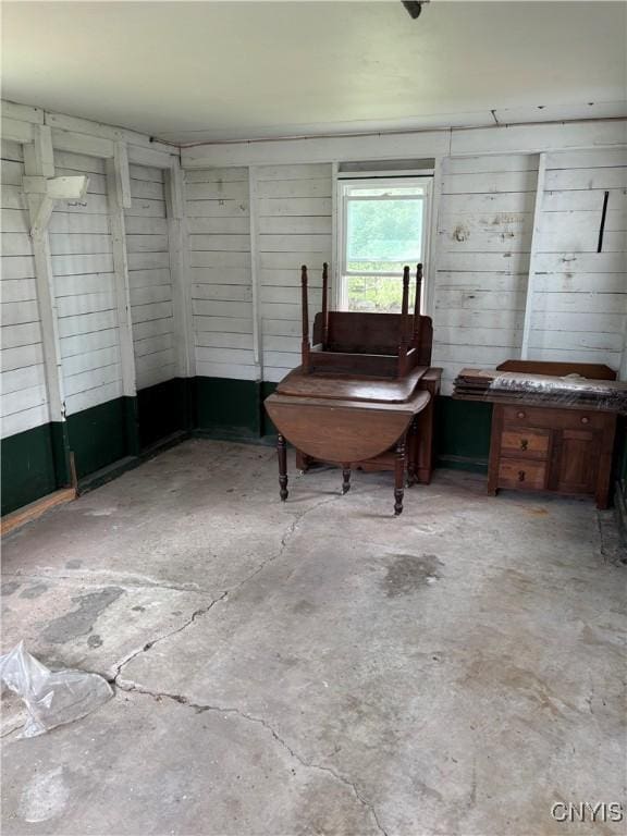 39 Standart Ave, Auburn, NY 13021 - living area featuring unfinished concrete floors
