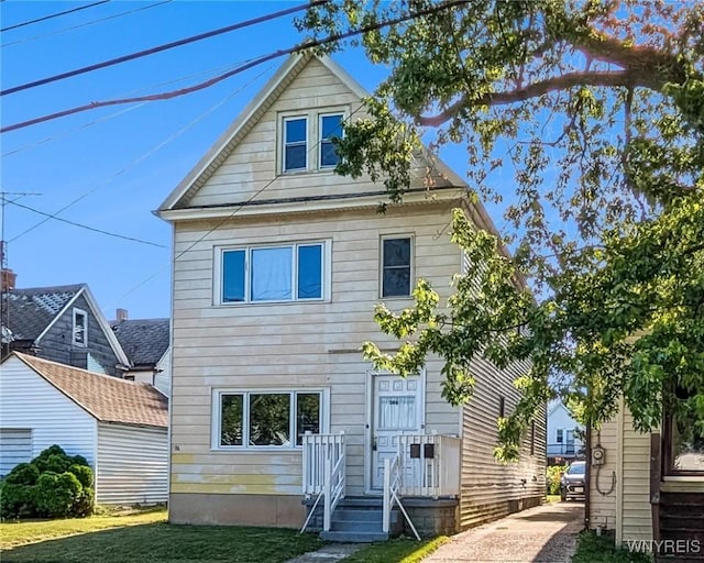 386 Davey St, Buffalo, NY 14206 - view of front facade featuring a front yard