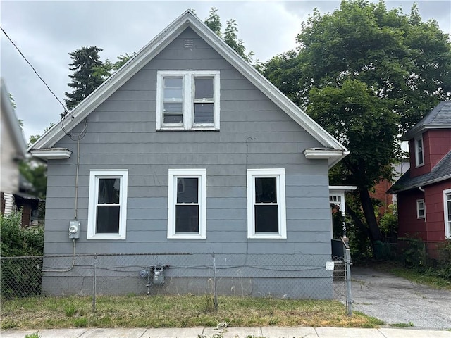 38 Cedar St, Rochester, NY 14611 - view of side of property