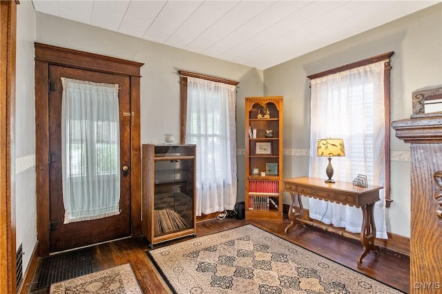 315 Boyden St, Syracuse, NY 13203 - entrance foyer featuring wood finished floors