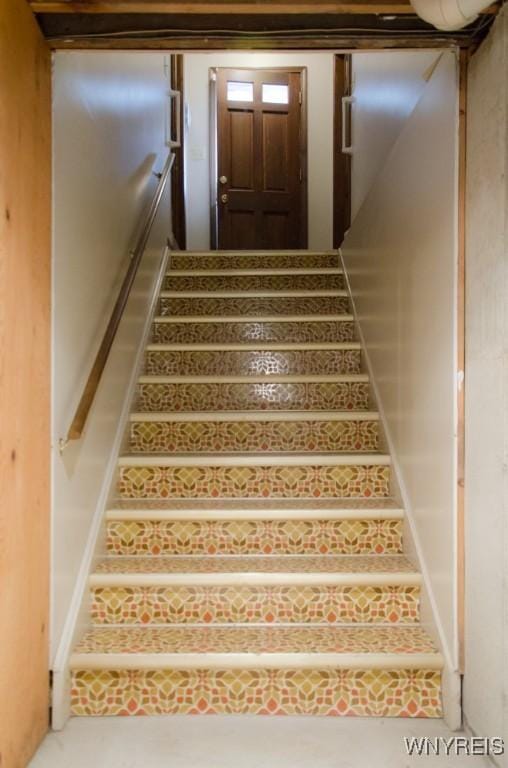573 Locust St, North Tonawanda, NY 14120 - view of stairs