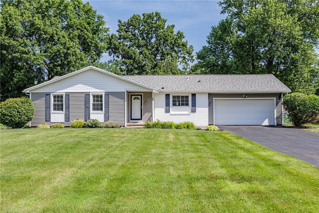 24 Battle Green Dr, Chili, NY 14624 - photo 1