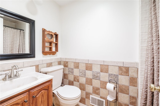 1225 Majestic Way, Webster, NY 14580 - full bath featuring vanity, tile walls, and wainscoting