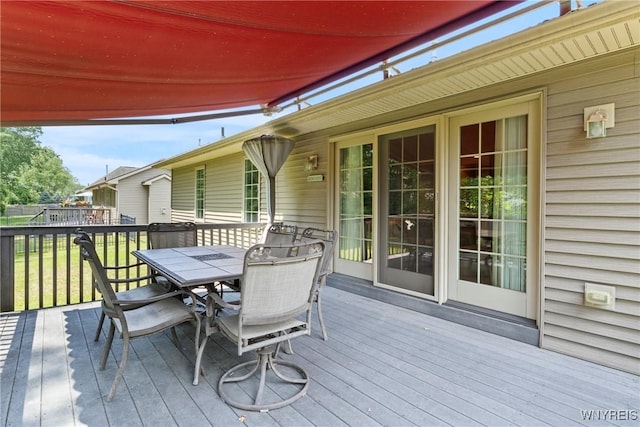 6 Fair Woods Dr, Amherst, NY 14221 - deck with outdoor dining space