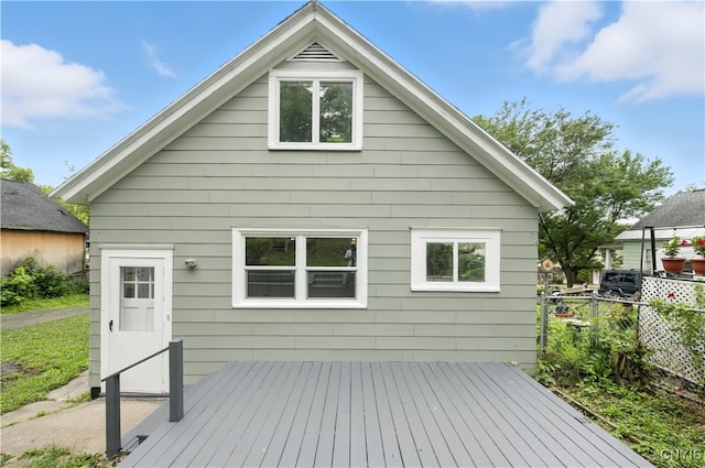 215 Vann St, Syracuse, NY 13206 - view of wooden deck